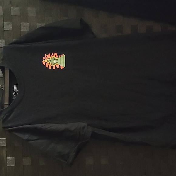 Volcom T-shirt size medium - Picture 2 of 4